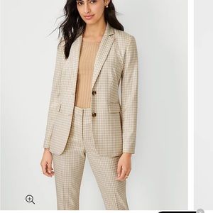 NWOT Ann Taylor suit set - 6 blazer and 6P ankle pants